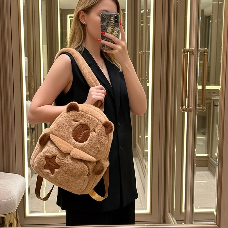 Mochila artesanal totalmente feita a mão, inspirada na calma da capivara - CapyBag™