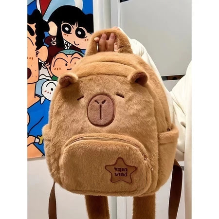 Mochila artesanal totalmente feita a mão, inspirada na calma da capivara - CapyBag™